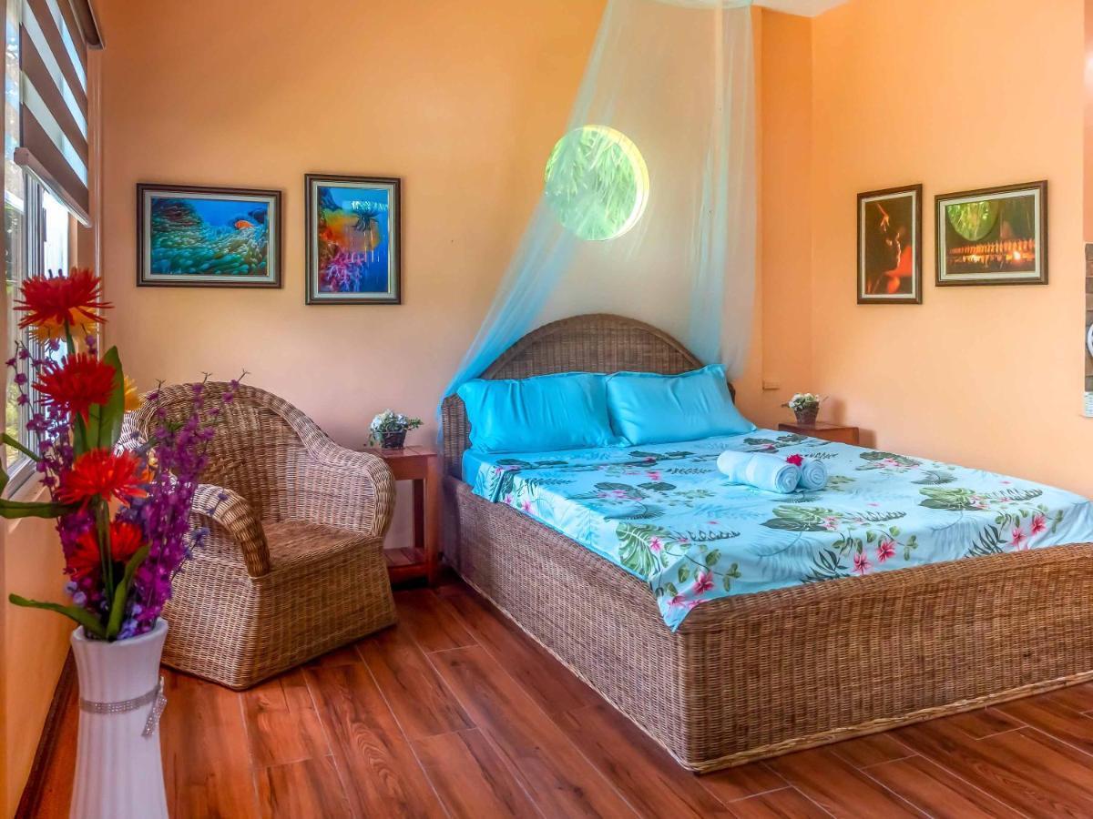 Blue Moon Guesthouse Puerto Princesa Exteriör bild
