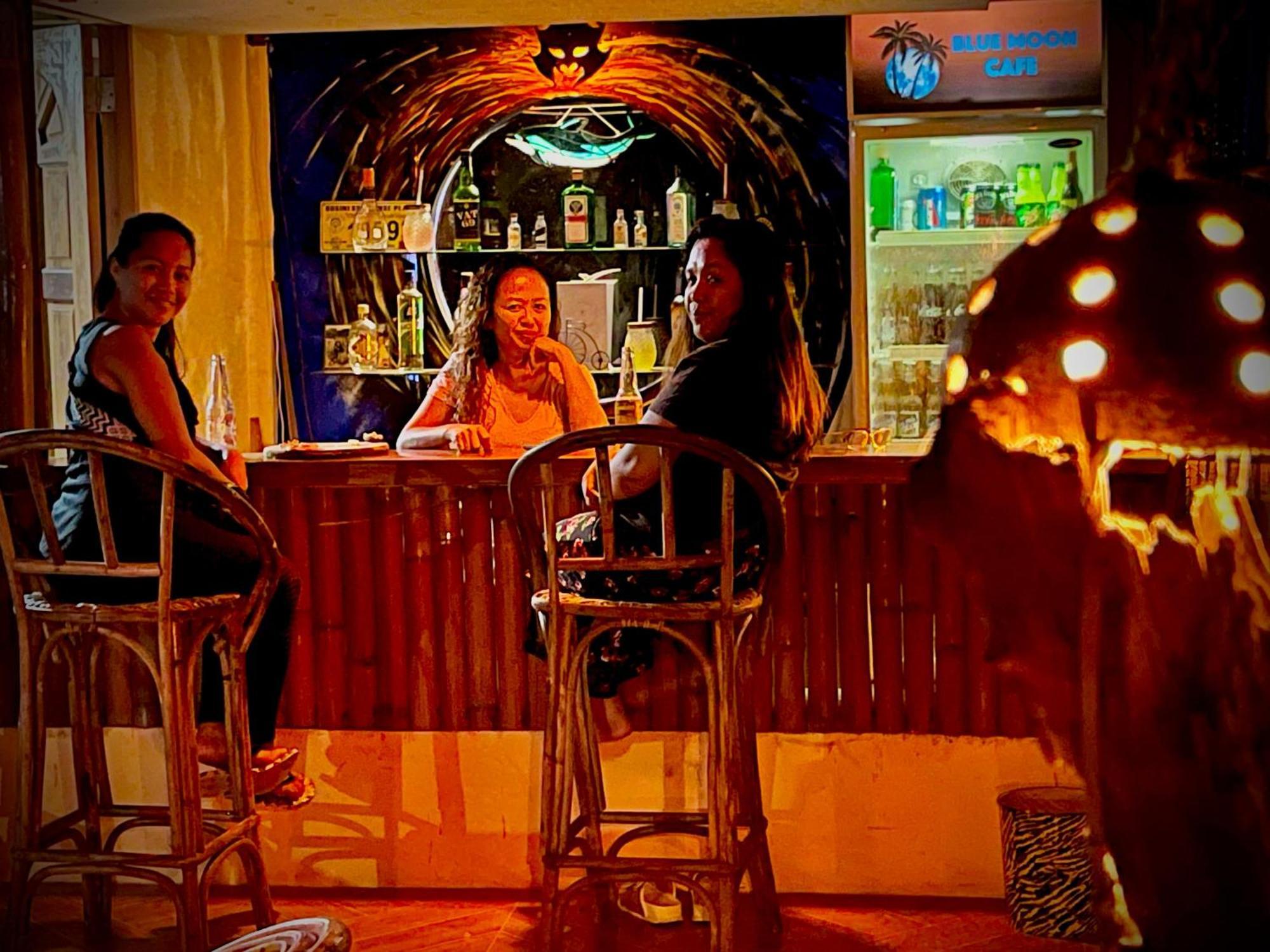 Blue Moon Guesthouse Puerto Princesa Exteriör bild