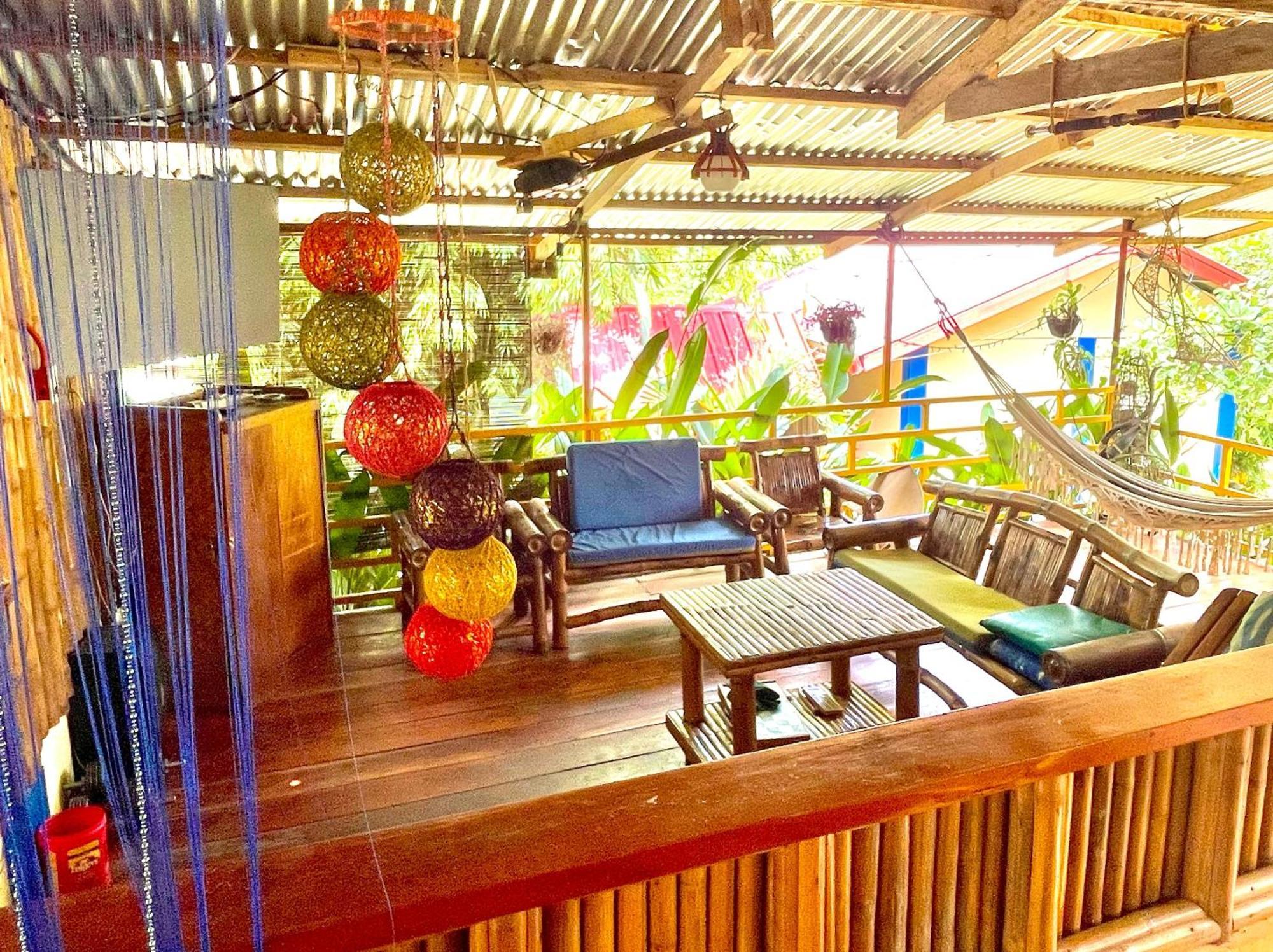 Blue Moon Guesthouse Puerto Princesa Exteriör bild